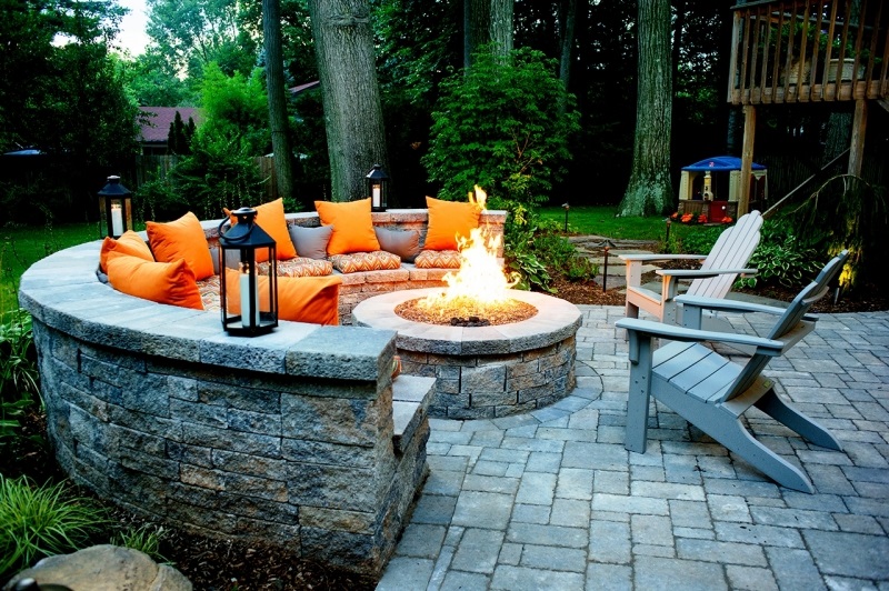 Fireplace or Fire Pit: How to Choose That Perfect Warmth for Your Backyard